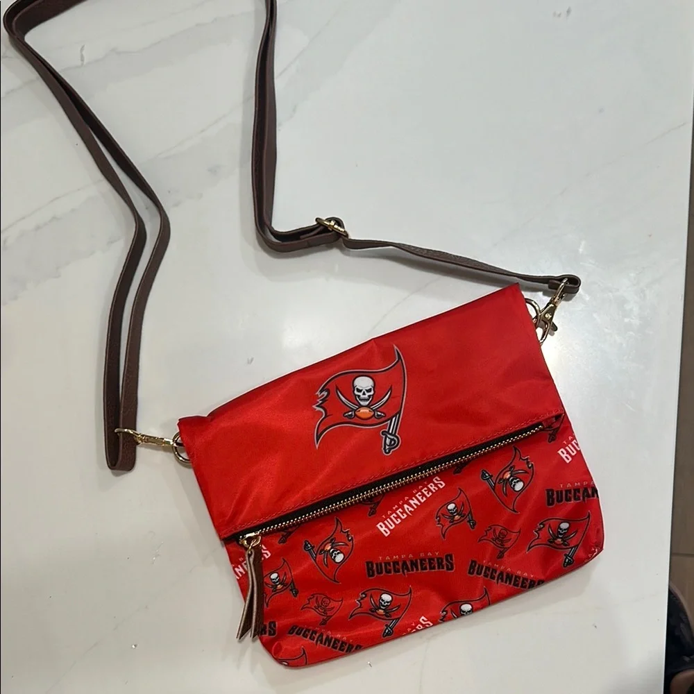 Tampa Bay Buccaneers Red Crossbody Bag. New. - Picture 1 of 4